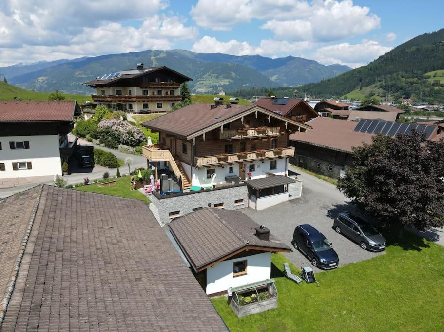 Gemütliche Dachgeschosswohnung mit Balkon & Garten