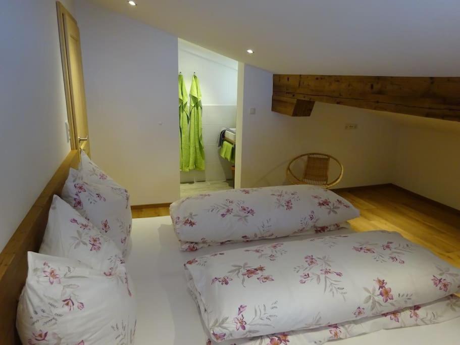 Gemütliche Dachgeschosswohnung mit Balkon & Garten