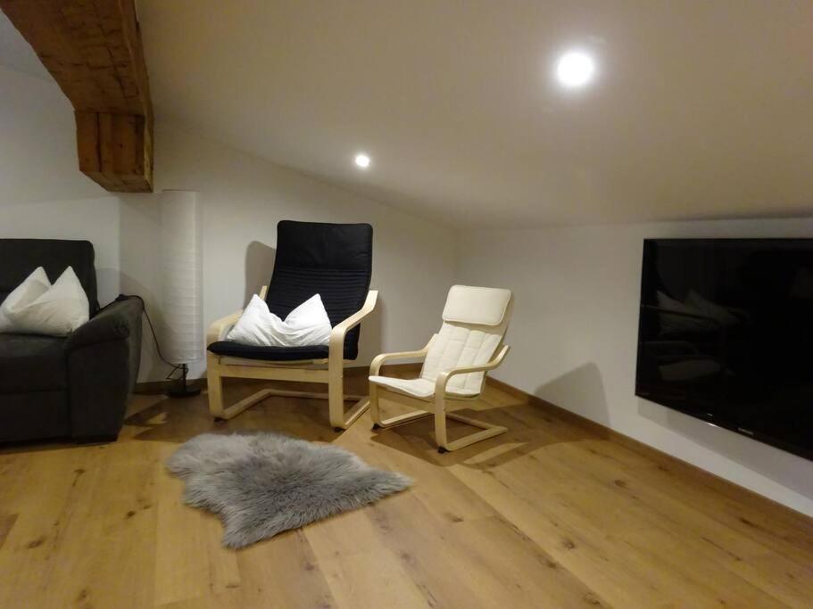 Gemütliche Dachgeschosswohnung mit Balkon & Garten