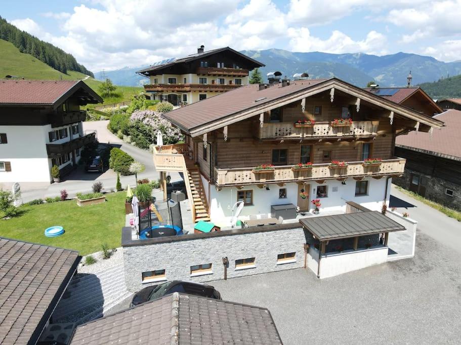 Gemütliche Dachgeschosswohnung mit Balkon & Garten