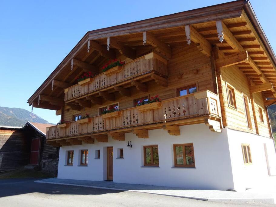 Gemütliche Dachgeschosswohnung mit Balkon & Garten