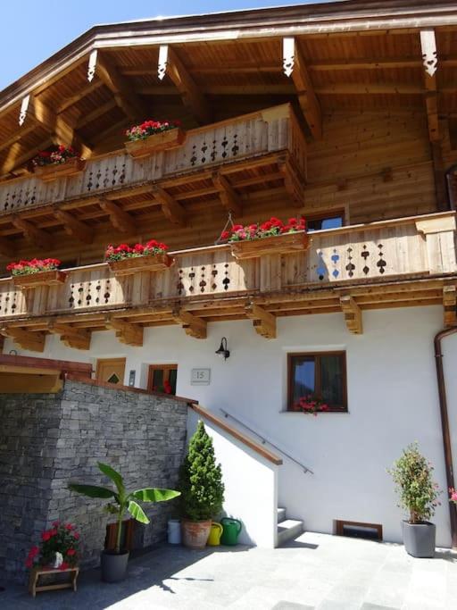 Gemütliche Dachgeschosswohnung mit Balkon & Garten