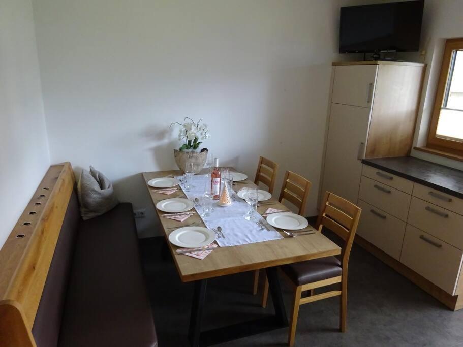 Gemütliche Dachgeschosswohnung mit Balkon & Garten