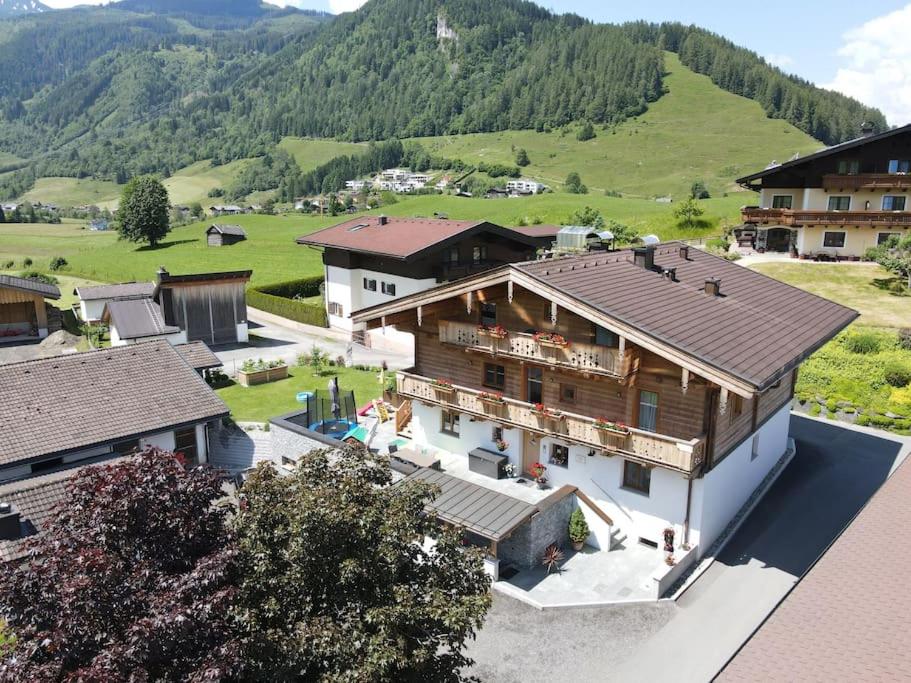 Gemütliche Dachgeschosswohnung mit Balkon & Garten