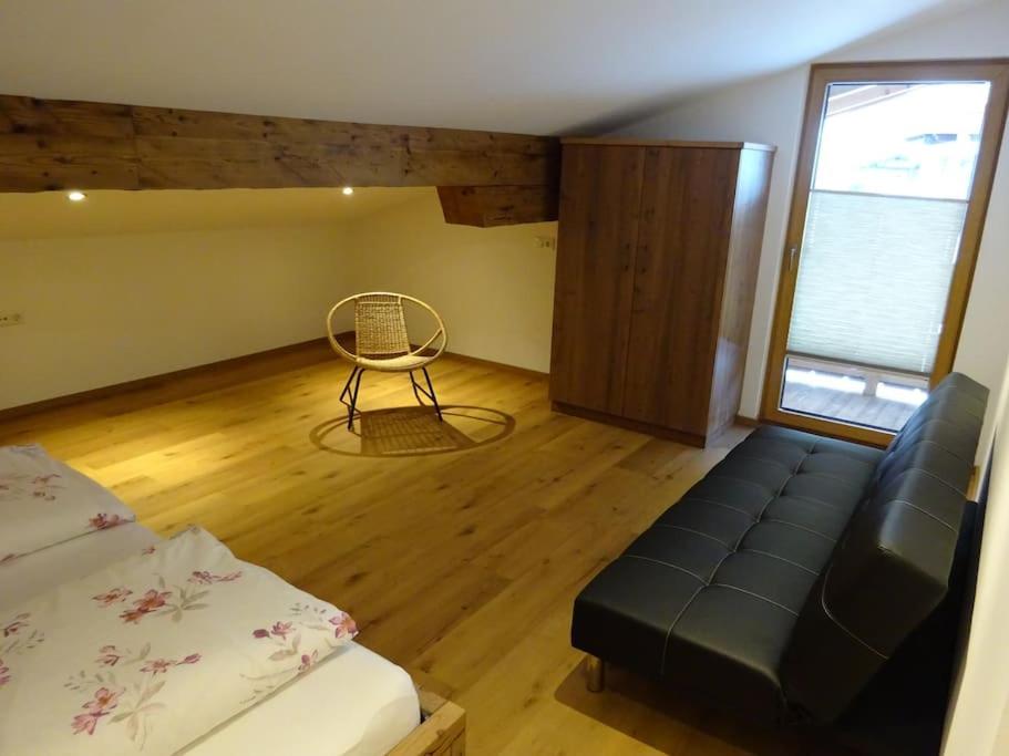 Gemütliche Dachgeschosswohnung mit Balkon & Garten