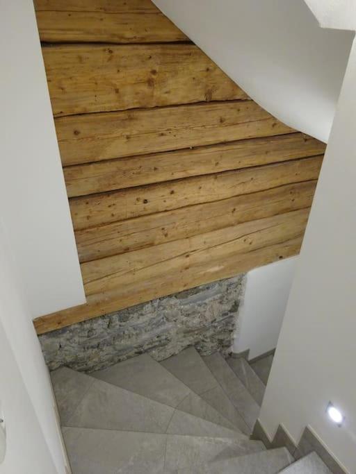 Gemütliche Dachgeschosswohnung mit Balkon & Garten