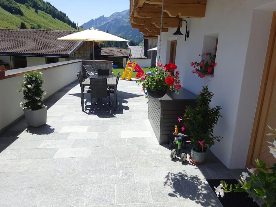Gemütliche Dachgeschosswohnung mit Balkon & Garten