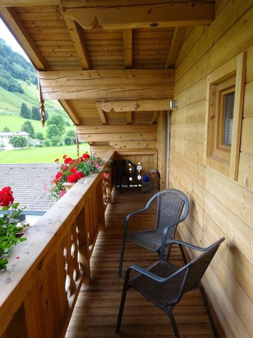 Gemütliche Dachgeschosswohnung mit Balkon & Garten