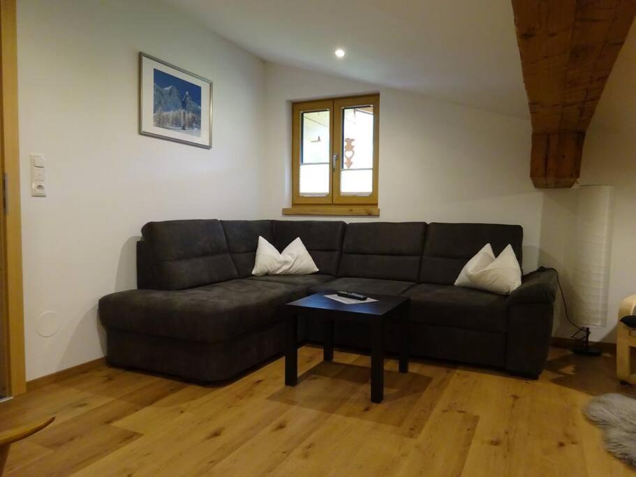 Gemütliche Dachgeschosswohnung mit Balkon & Garten