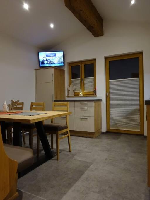 Gemütliche Dachgeschosswohnung mit Balkon & Garten