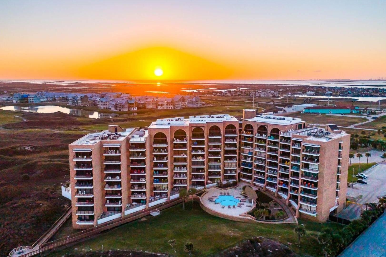 Ocean View, Massage Chair, Adjustable Bed, Slot Machine, Pin Ball view 5