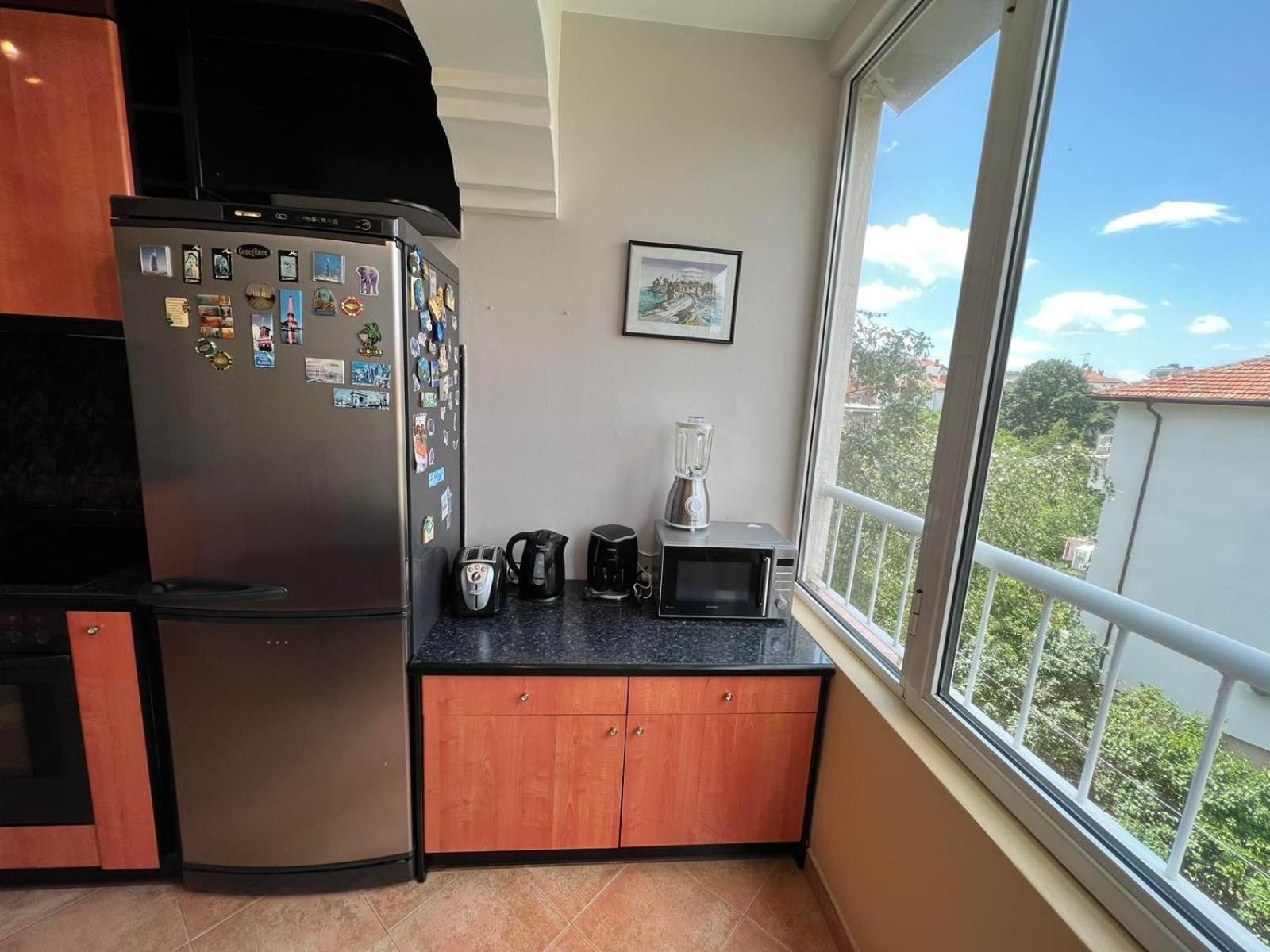Lugano Couples Quiet Apt w Free Street Parking