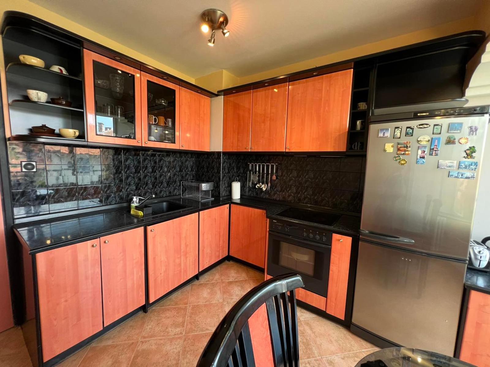 Lugano Couples Quiet Apt w Free Street Parking