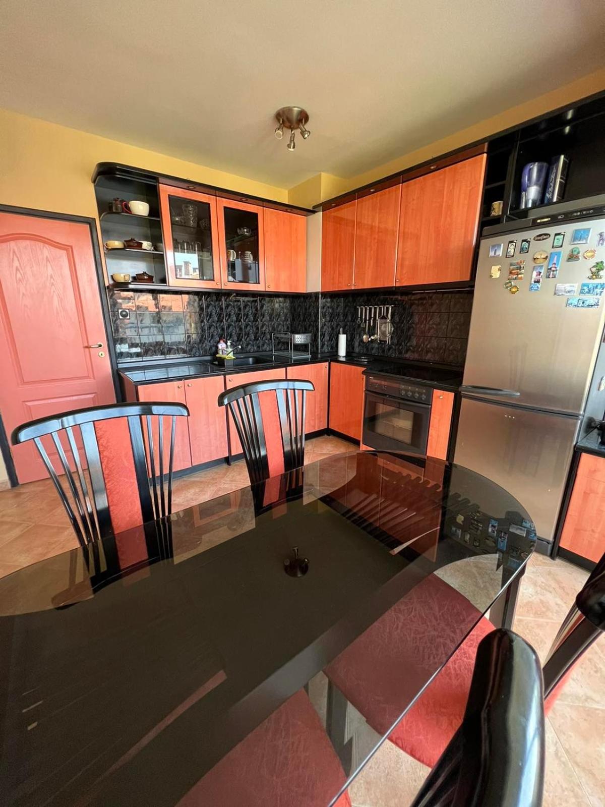 Lugano Couples Quiet Apt w Free Street Parking