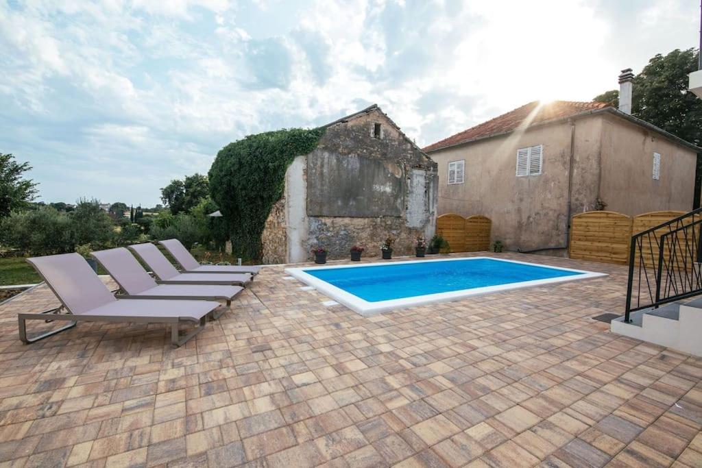 Holiday Home Sofia - quiet village&quick highway close to Biograd na Moru and Zadar