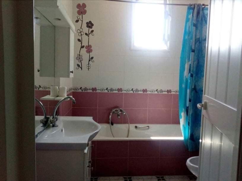 Zayneb'S home