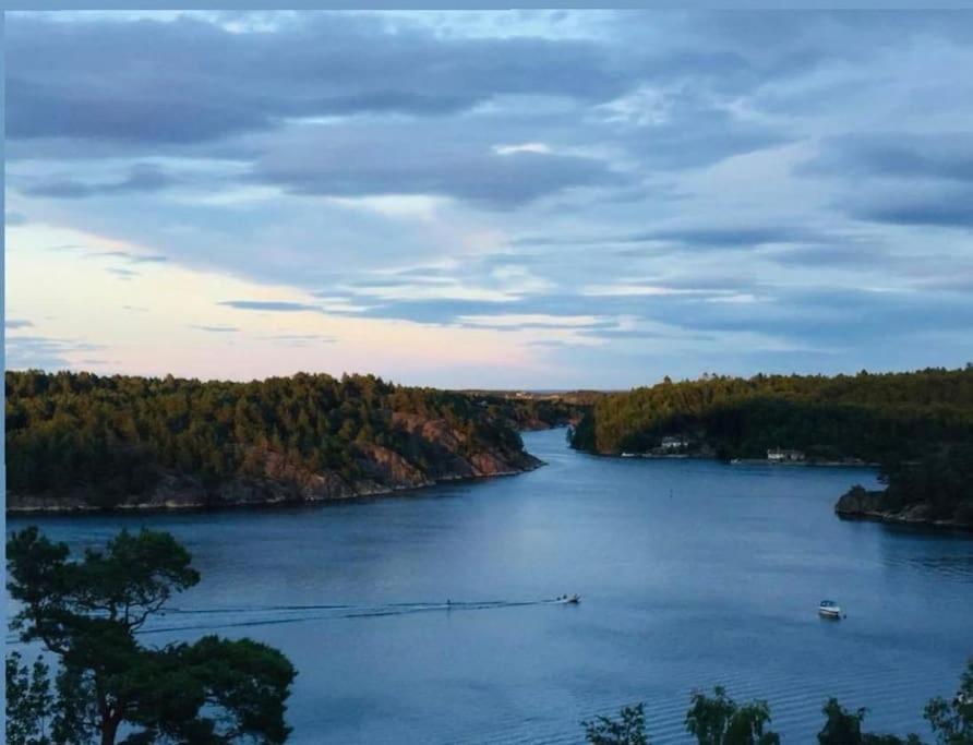 Cottage, boat, spa, private dock, Lillesand view 5