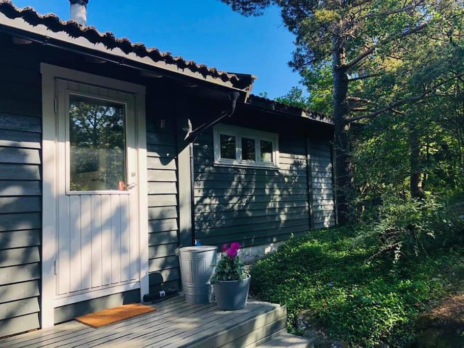 Cottage, boat, spa, private dock, Lillesand view 2