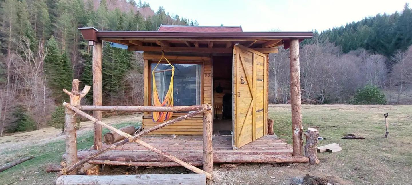 Unique off-grid cabin in raw nature: Bucephalus