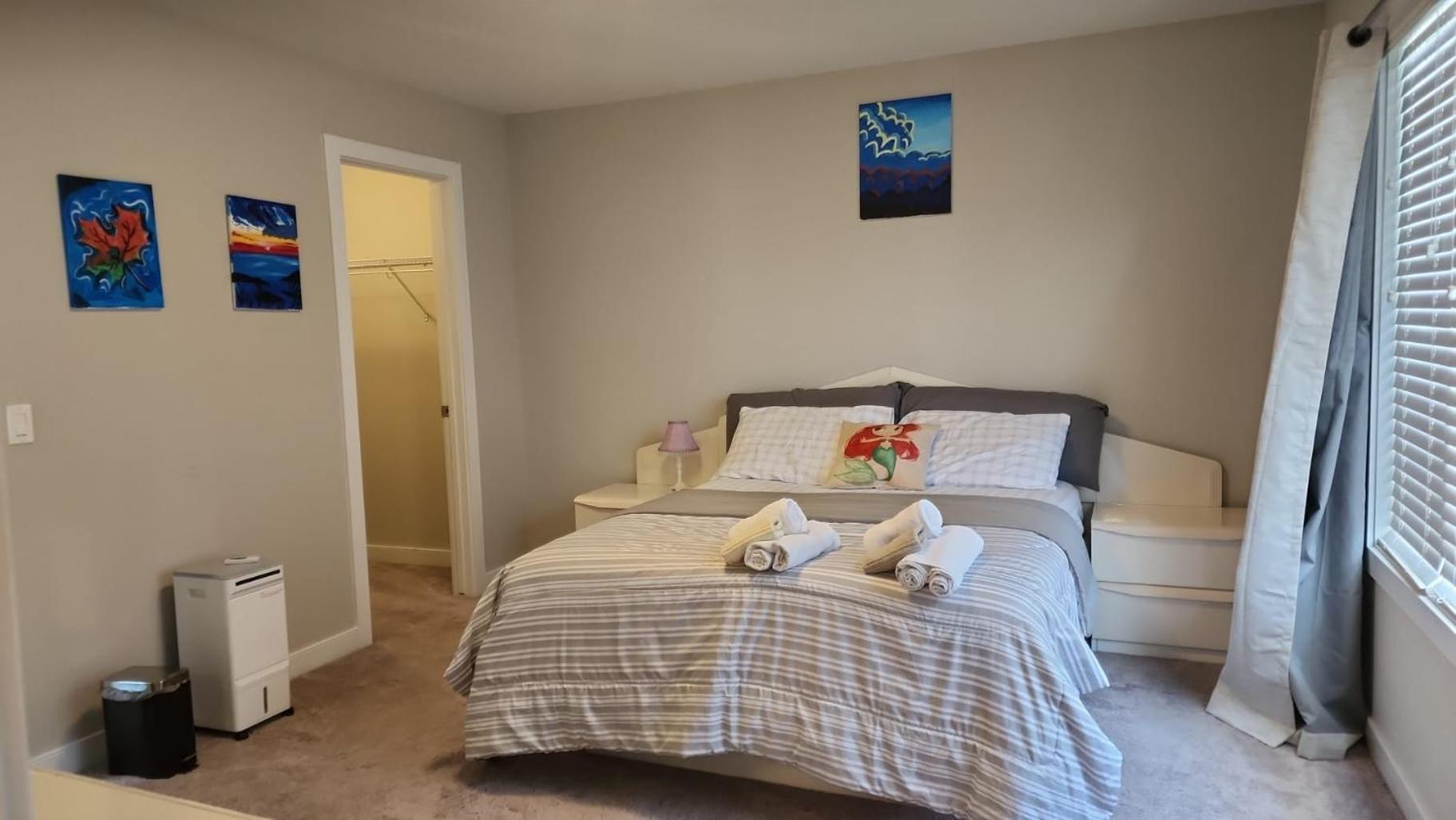 Masters Bdrm close to Calgary airport