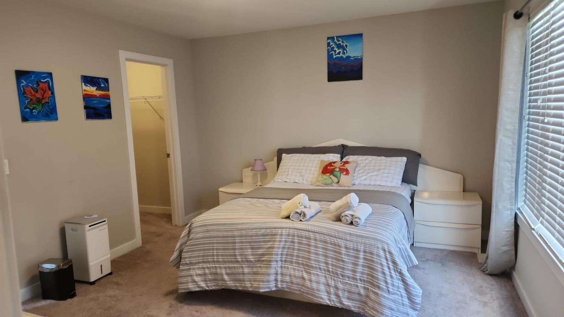 Masters Bdrm close to Calgary airport