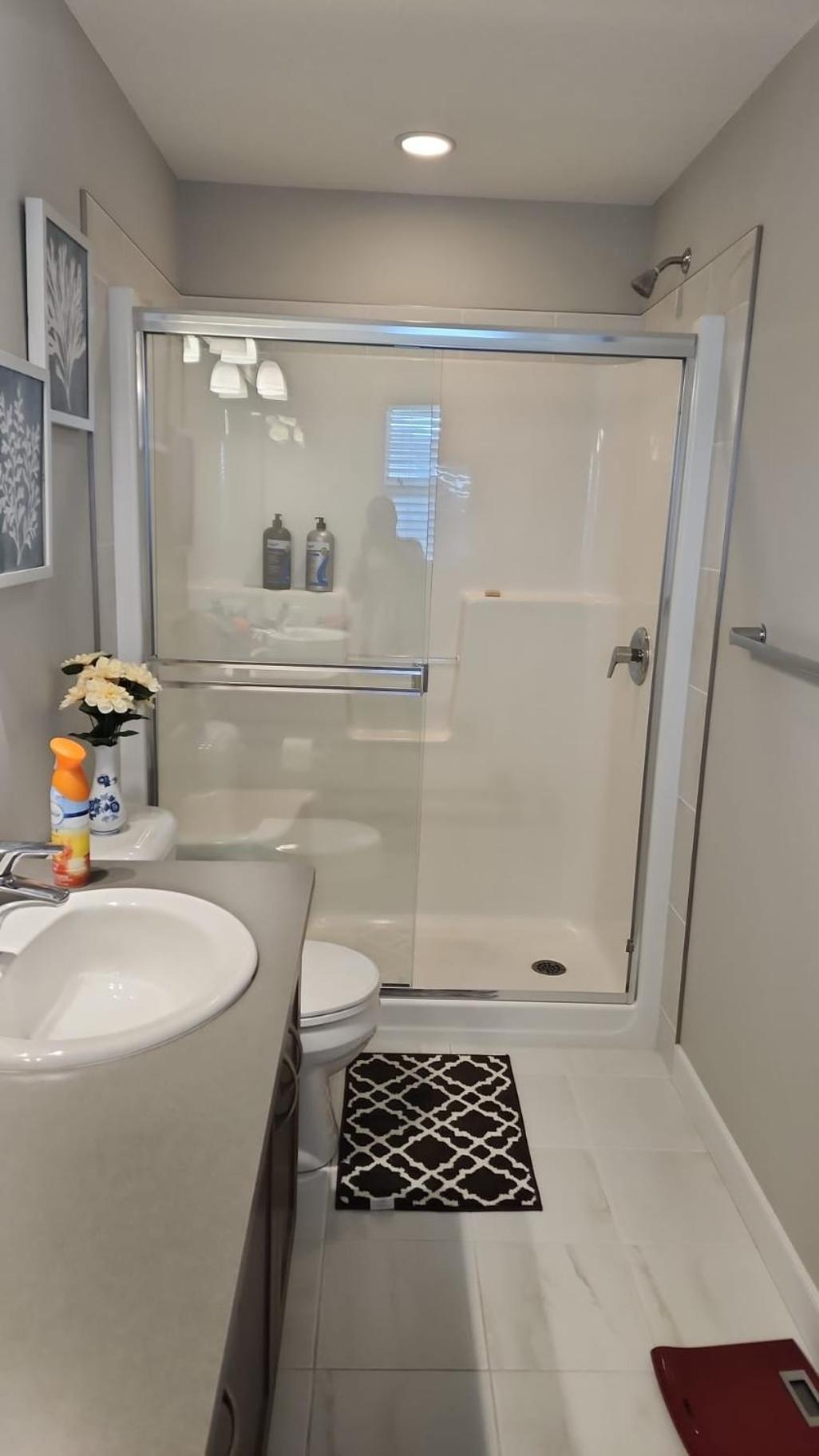 Masters Bdrm close to Calgary airport