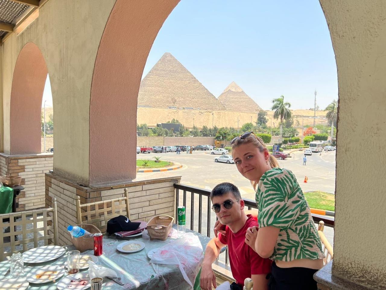 Jana Pyramids view inn