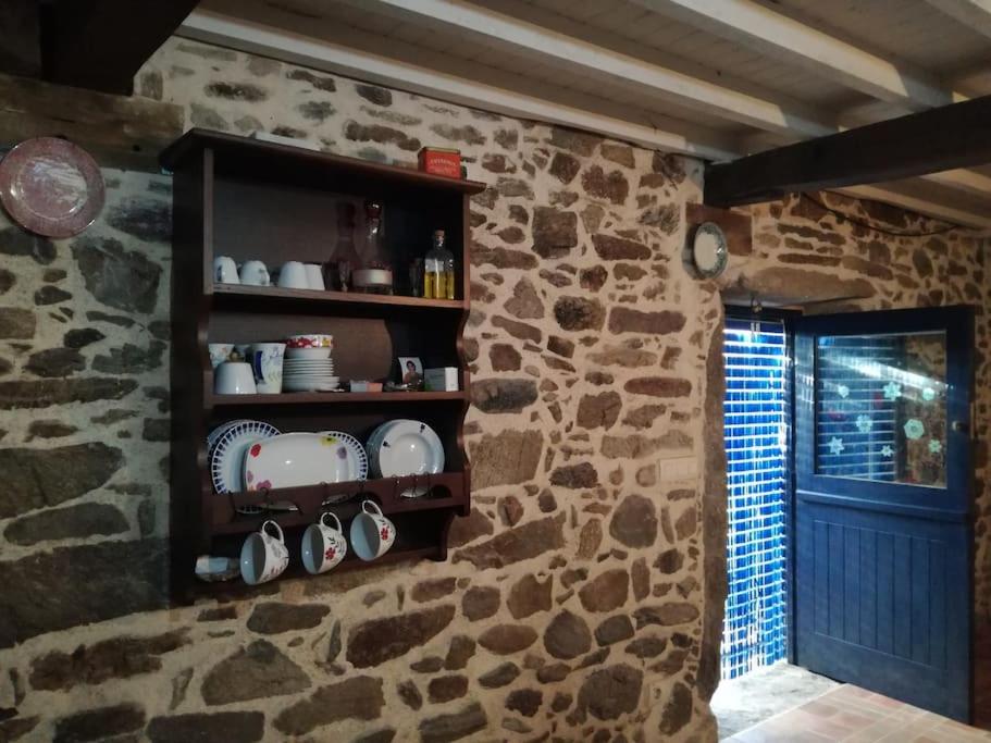 Casa rural de piedra en una aldea tranquila de Zas view 2