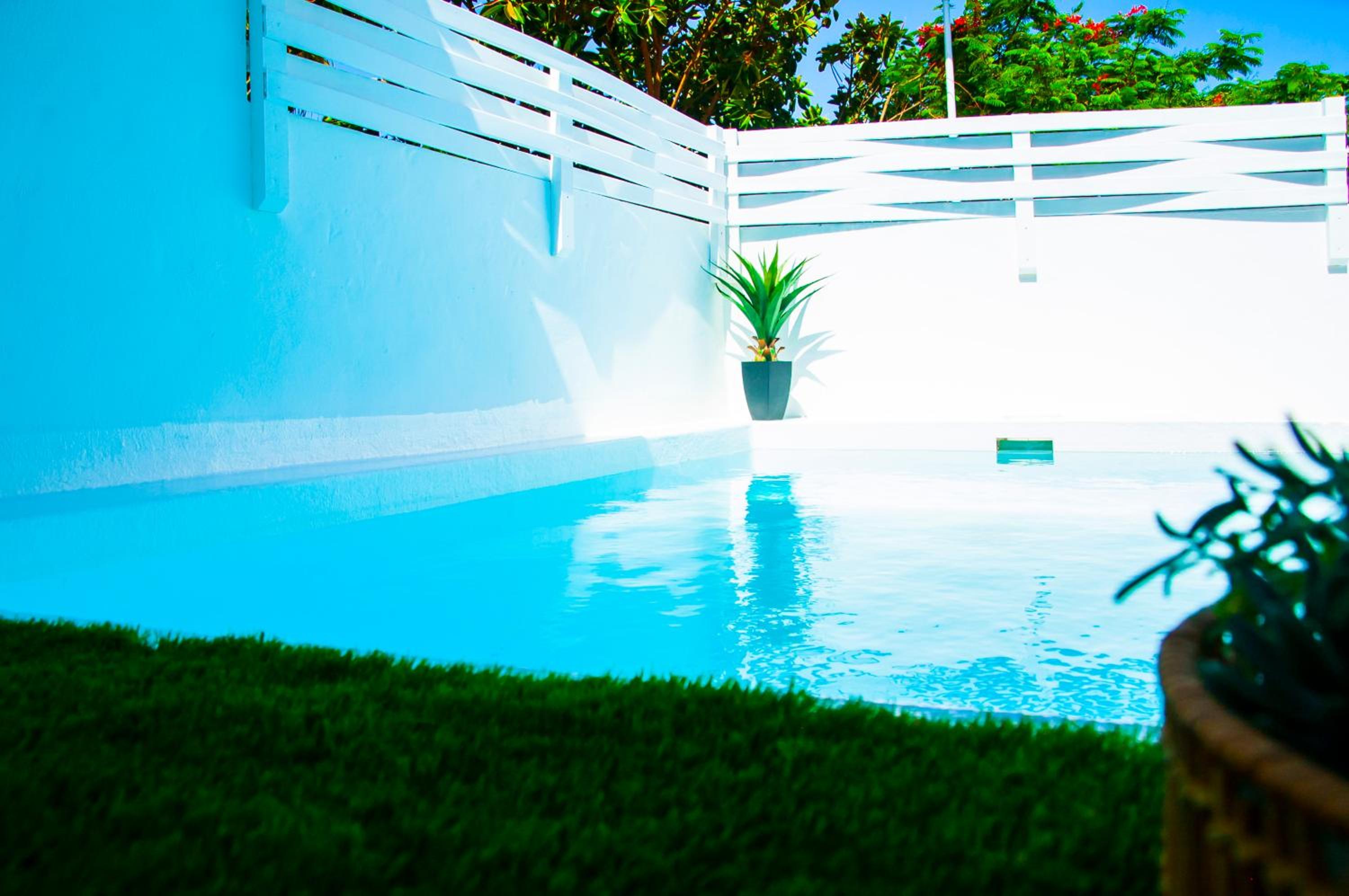 Vibesol Pool Heated House