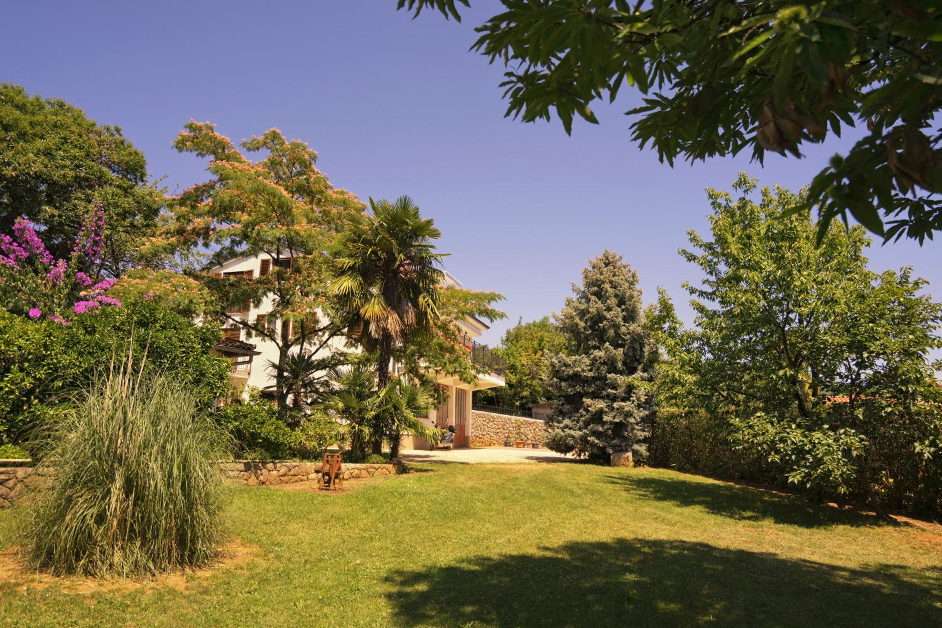 Villa Riviera blue with seaview, pool, whirlpool, parking and boat excursions view 4