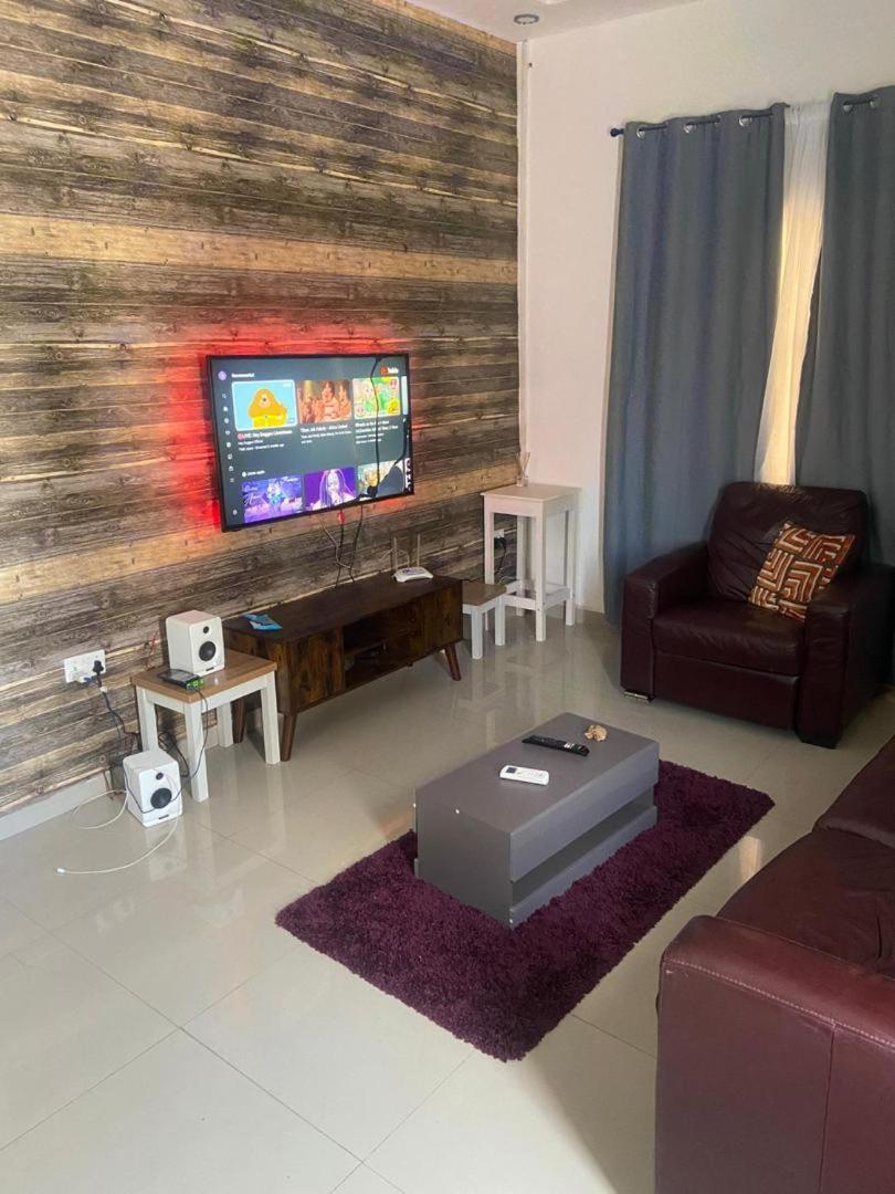 Rahims 3 Bed Bungalow - Dalaba view 3