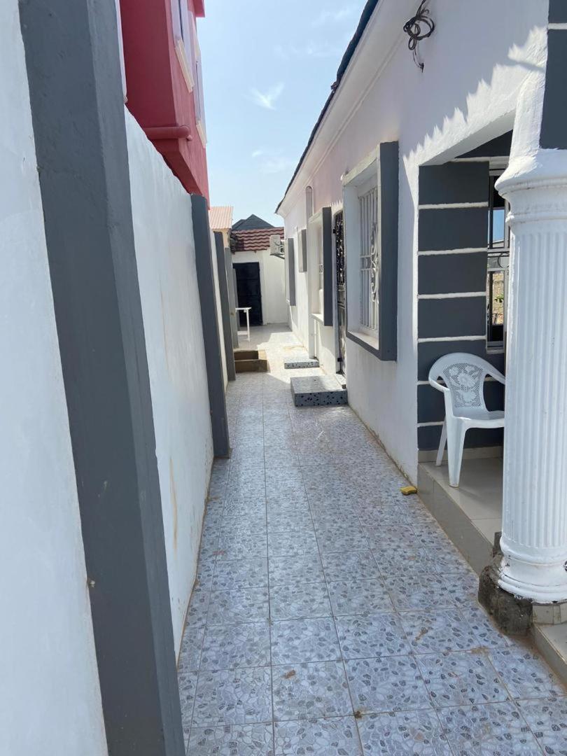 Rahims 3 Bed Bungalow - Dalaba view 4