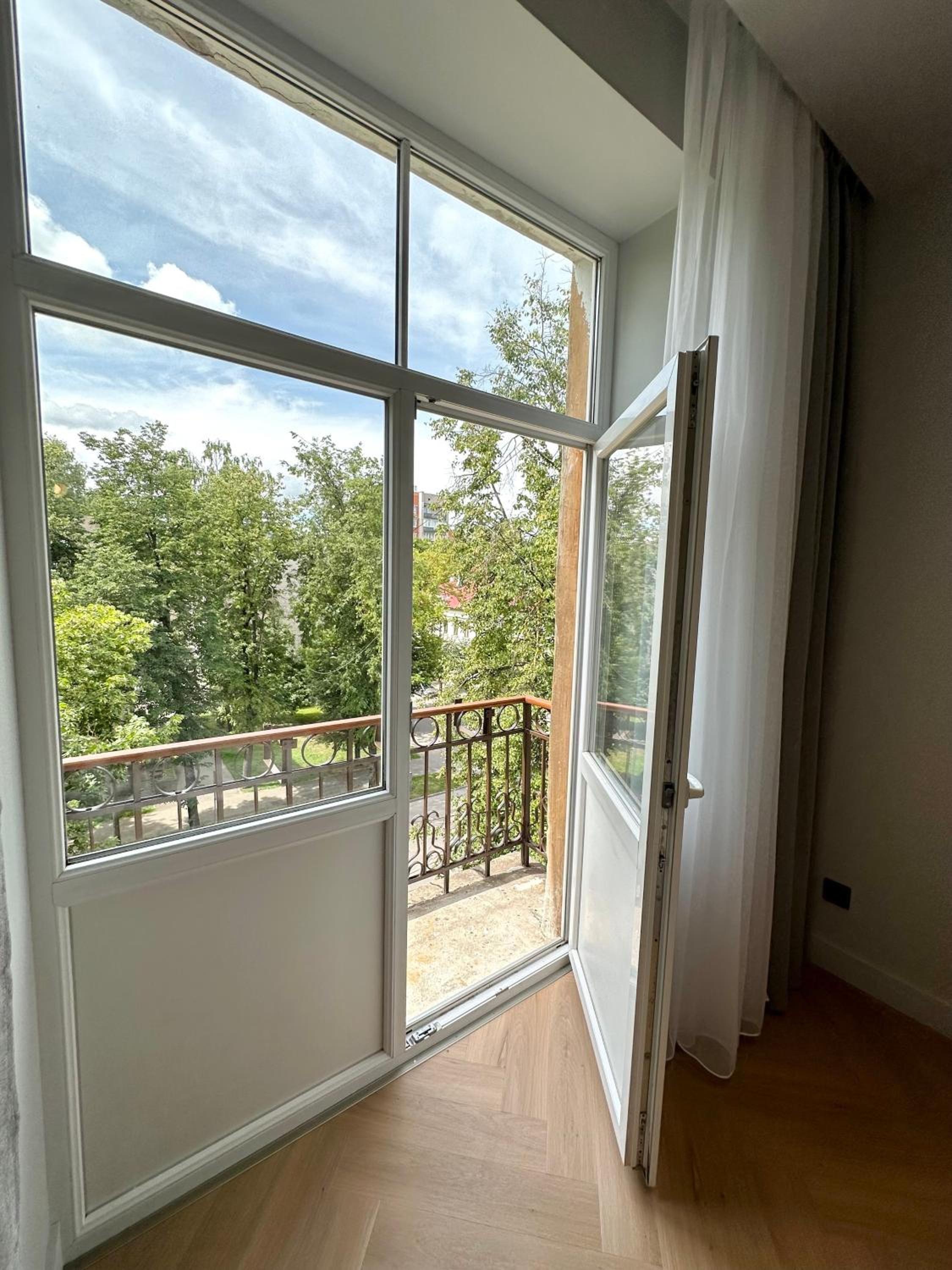 Silver Apartment