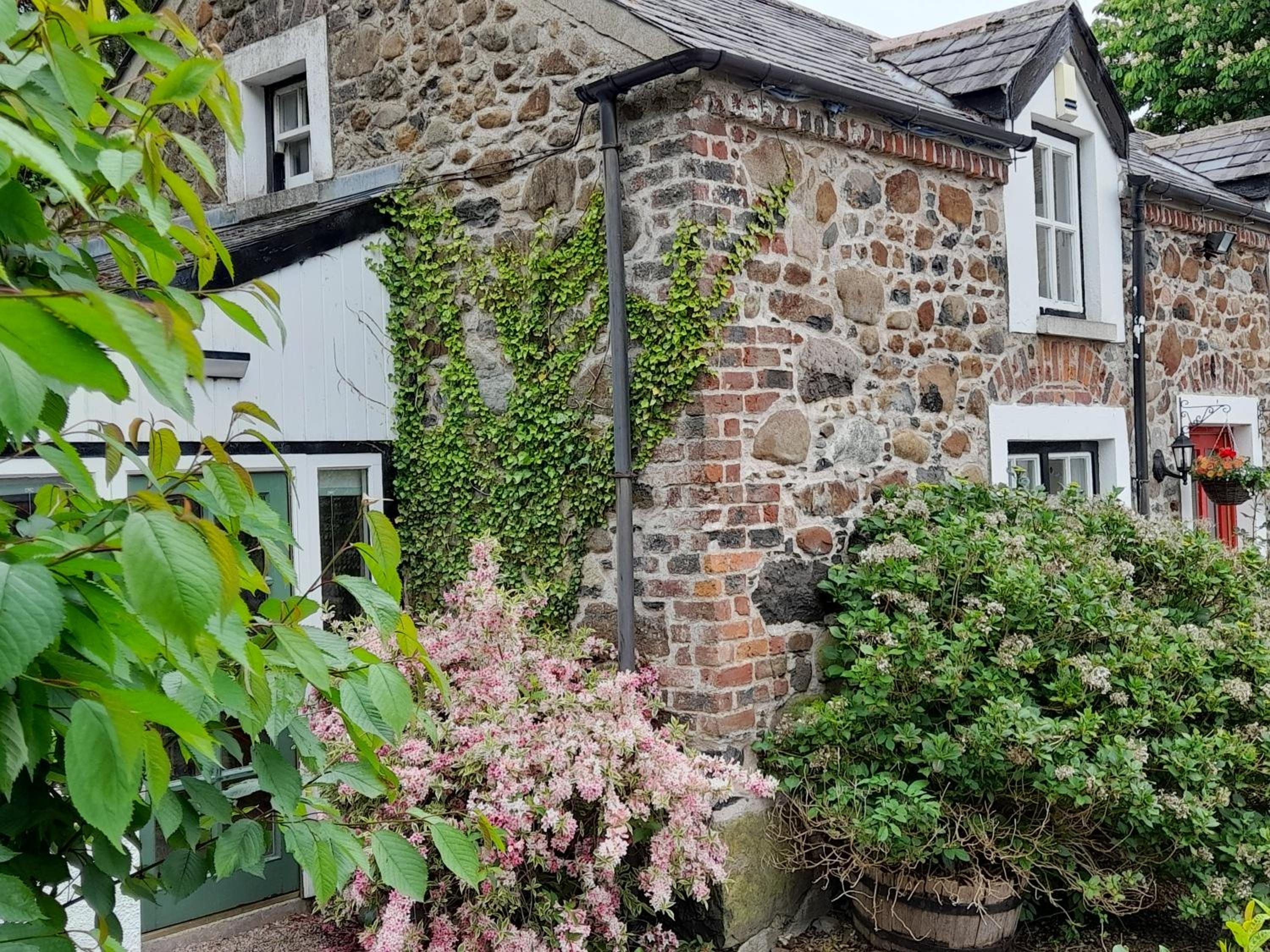Moira Cottages at Berwickhall Sleeps 8