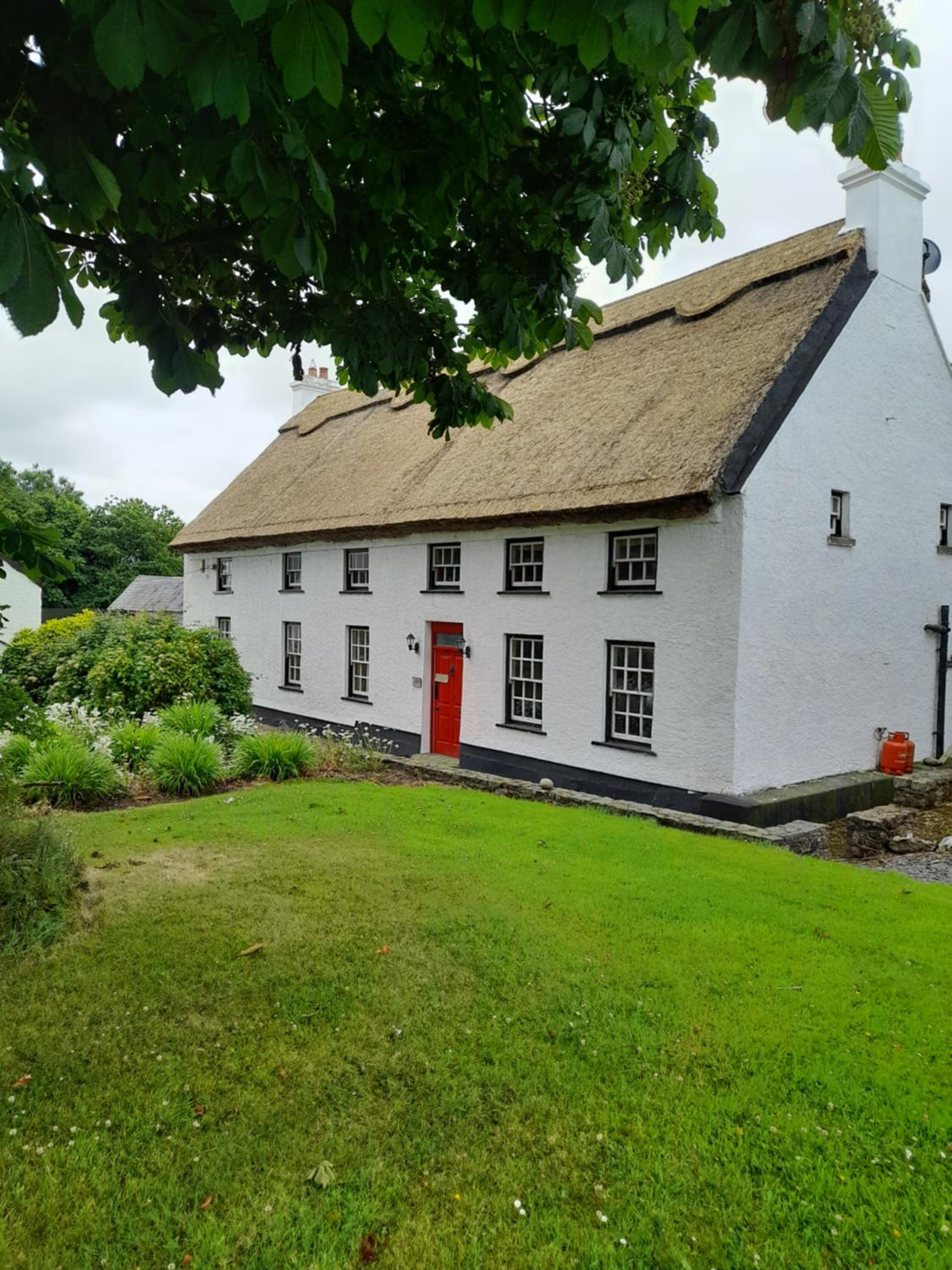Moira Cottages @Berwickhall Sleeps 12 view 3