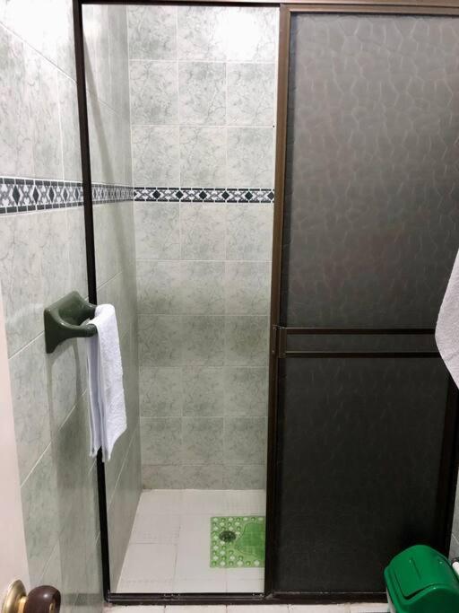 Apartamento con buena ubicación PARA FAMILIA Grande