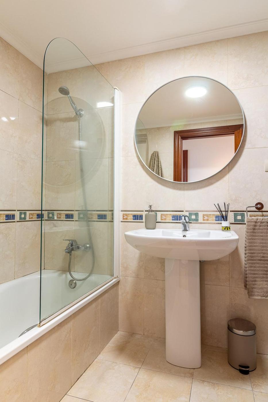 AH Delux3Rooms Gijón VUT6893AS