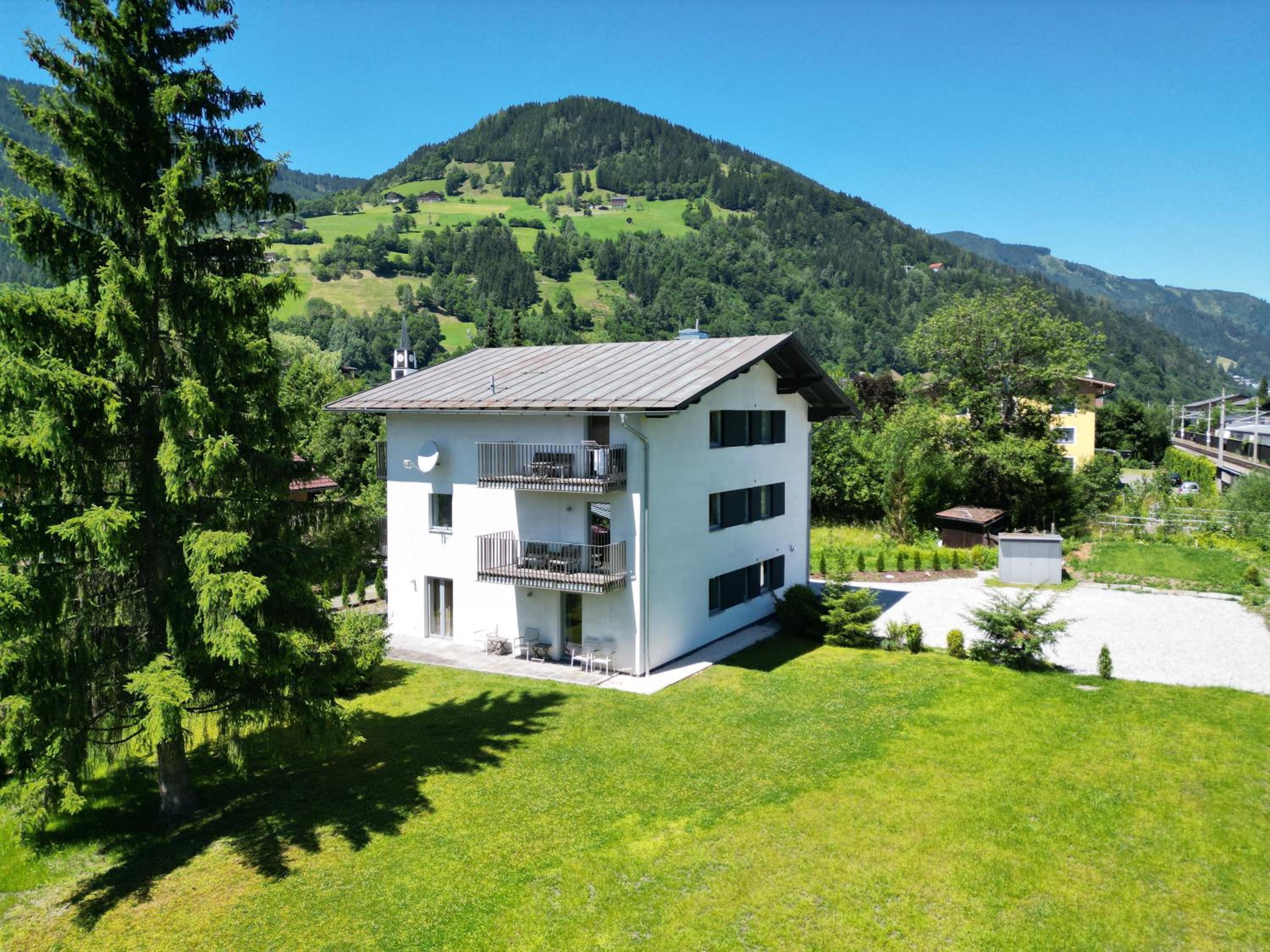 Apartmenthouse 5 Seasons - incl SUMMER CARD by All in One Apartments