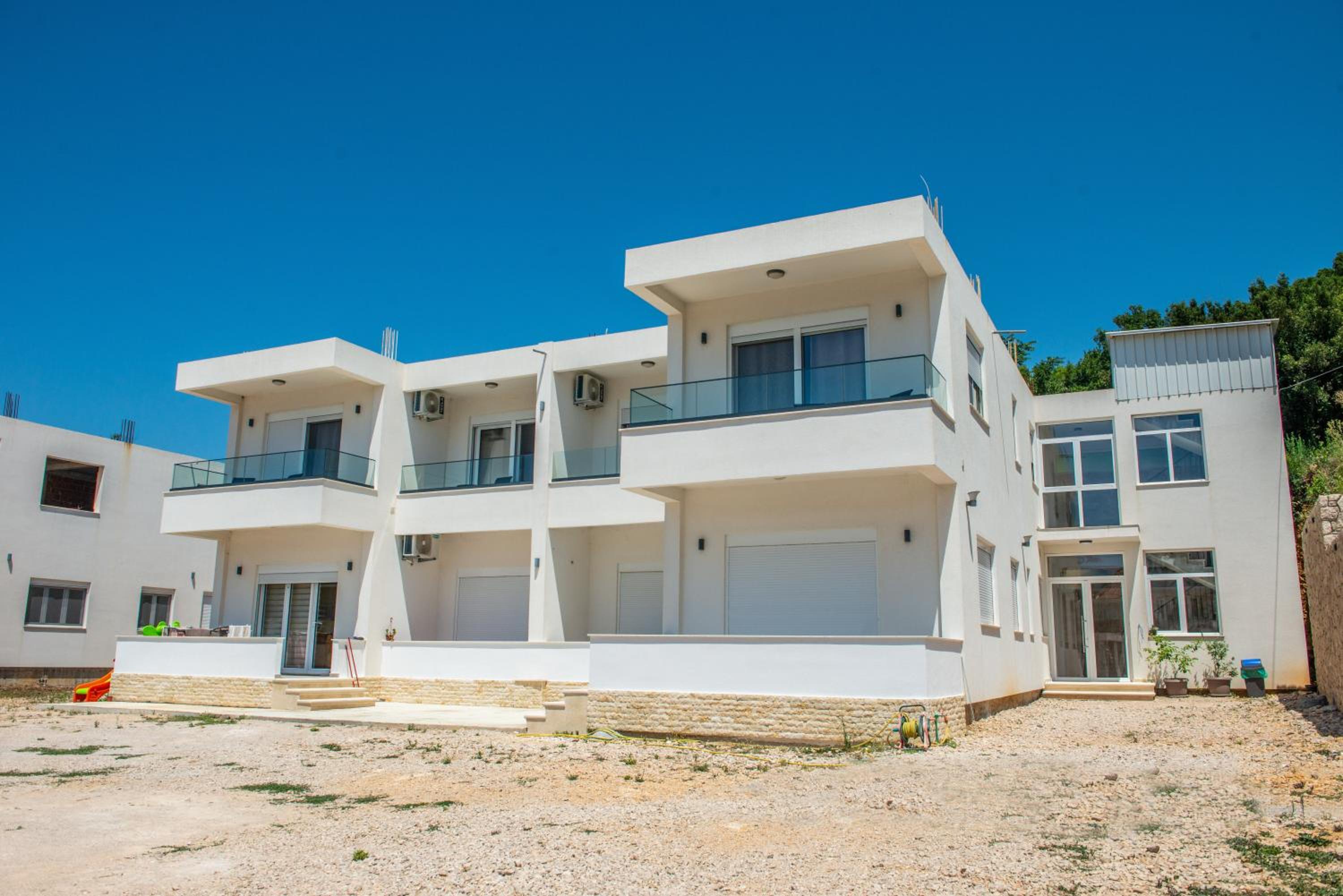 Twins Apartments