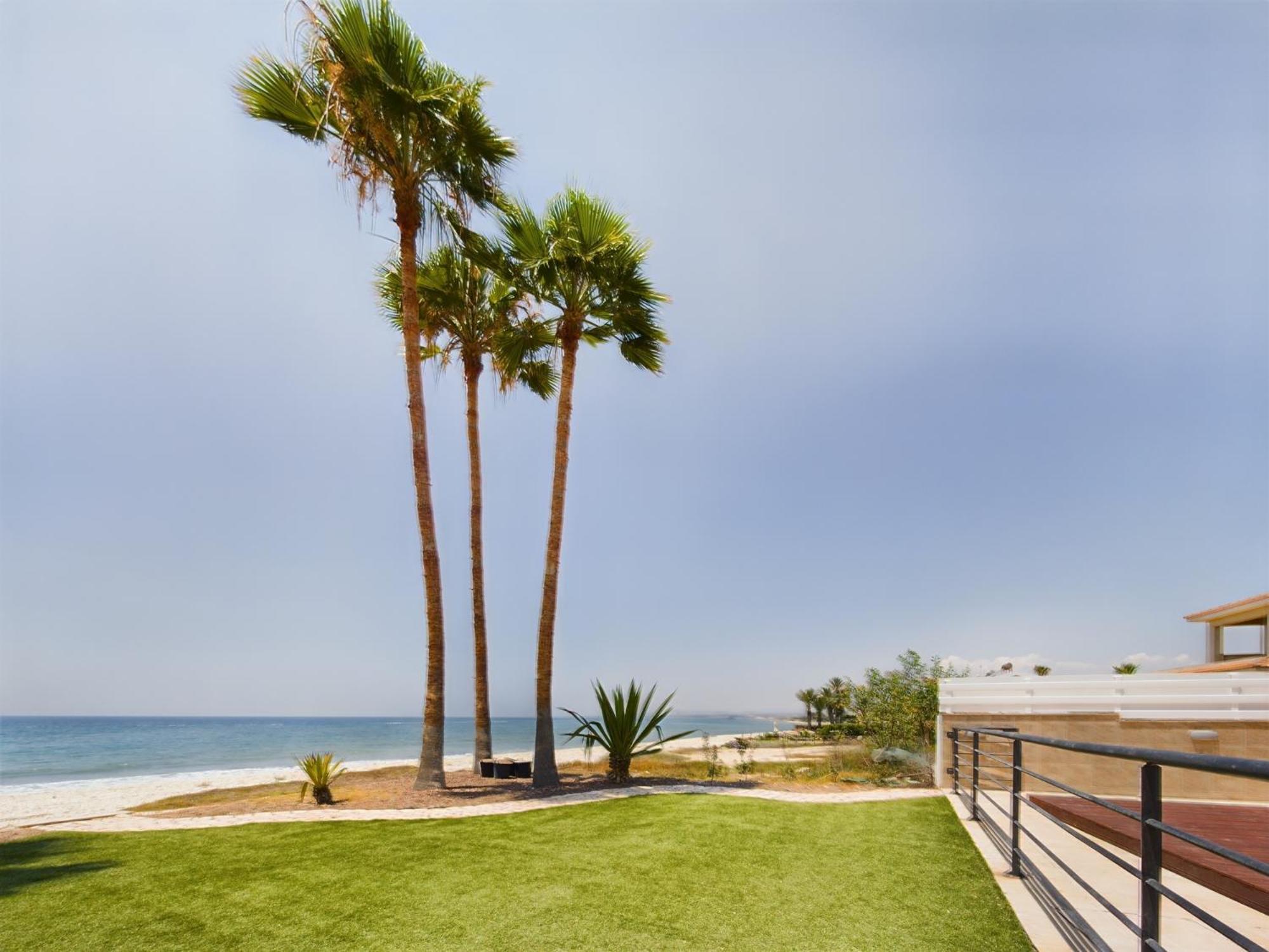 Fabulous beach front house with pool