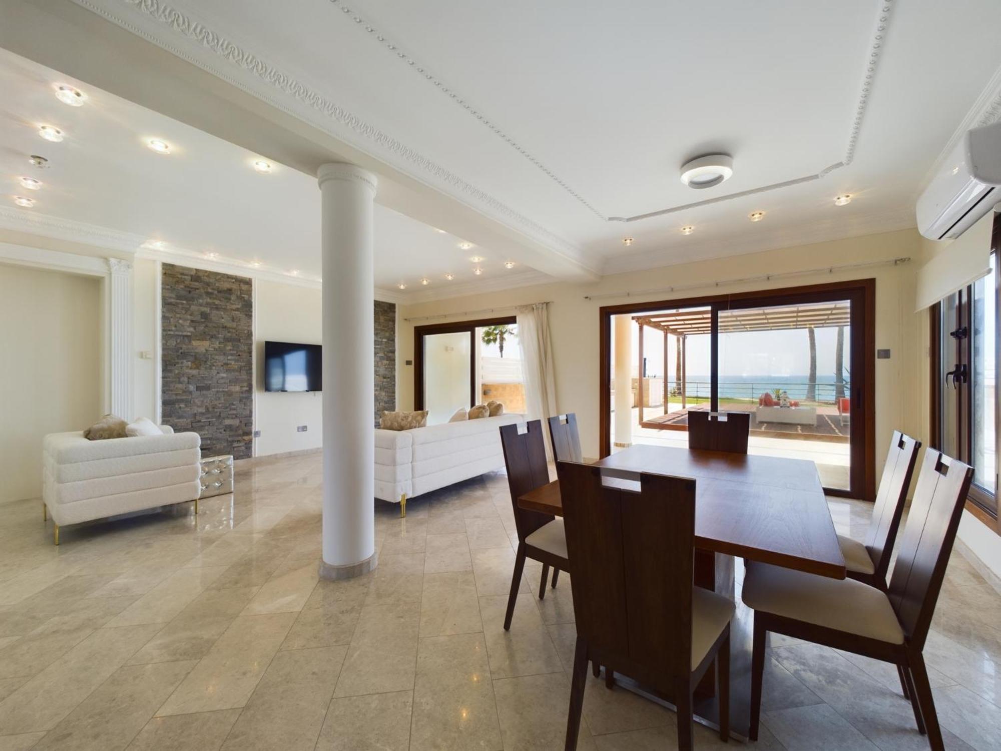 Fabulous beach front house with pool