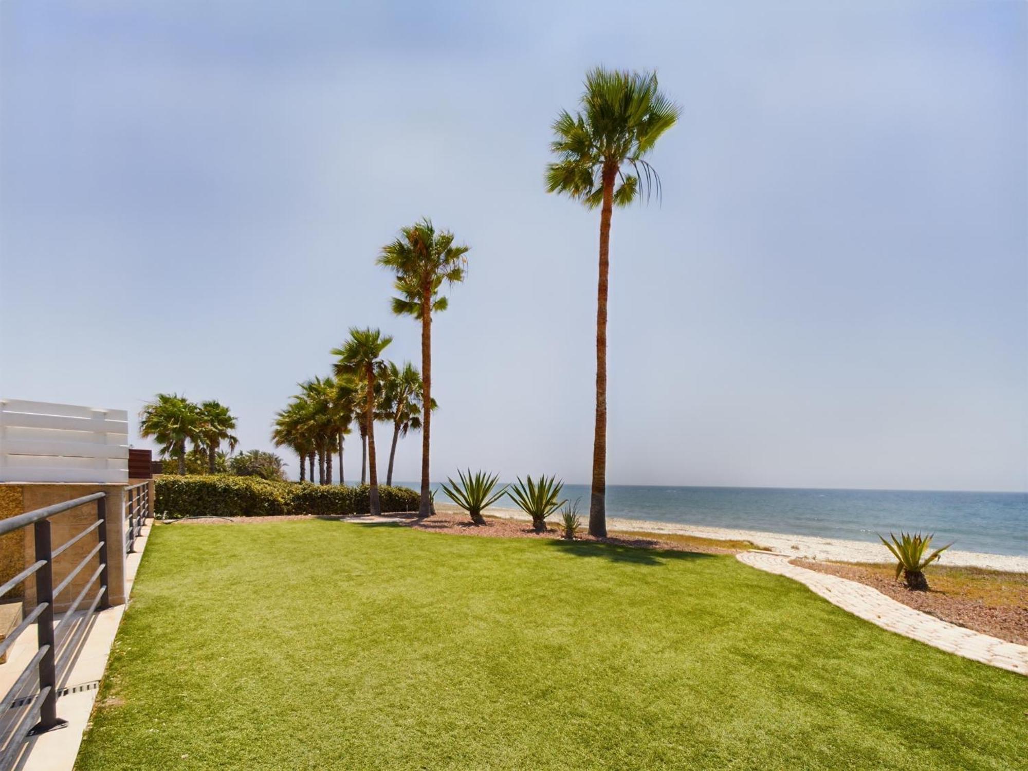 Fabulous beach front house with pool