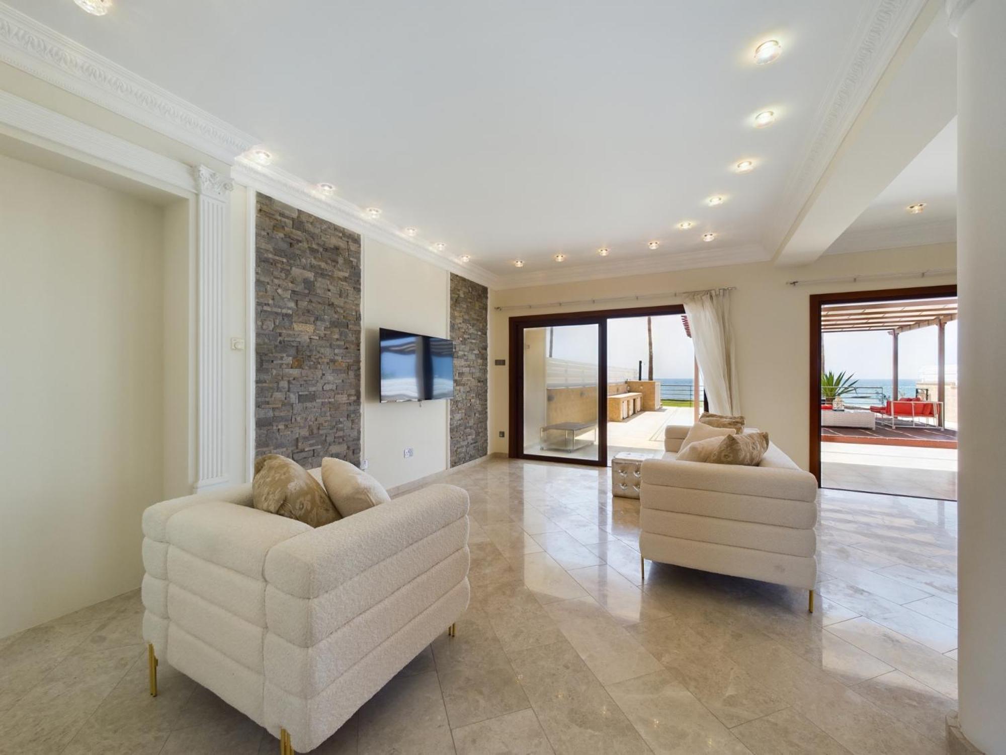 Fabulous beach front house with pool