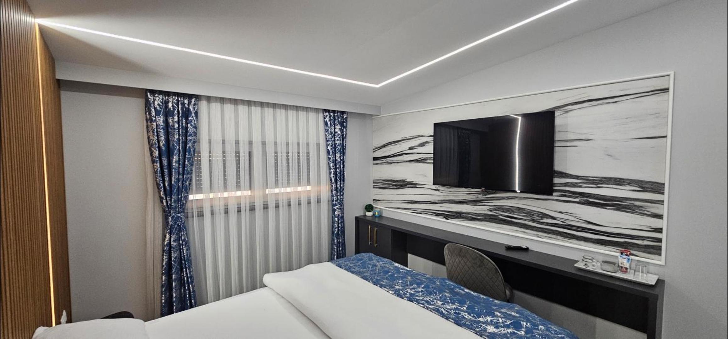 Luxury Room 's