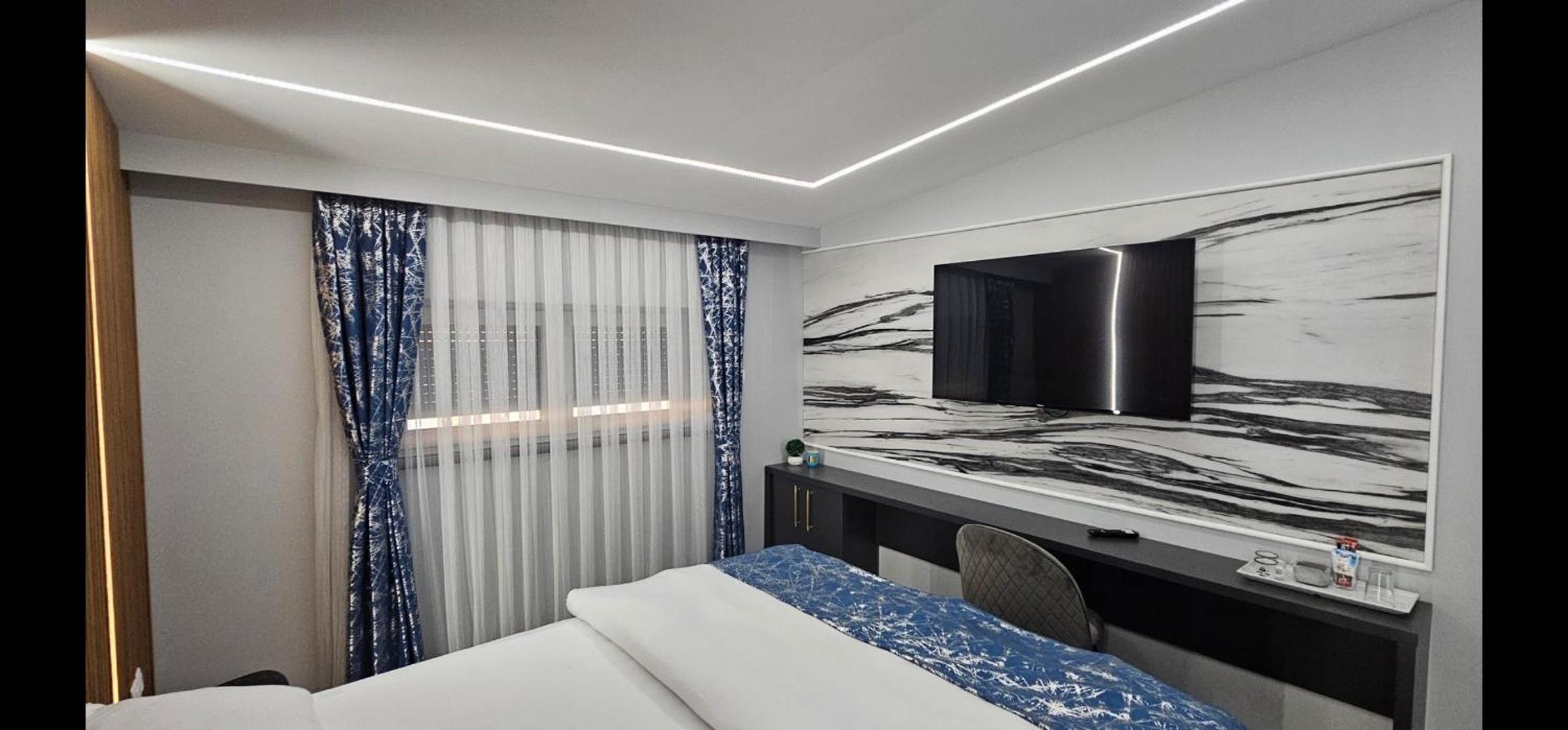 Luxury Room 's