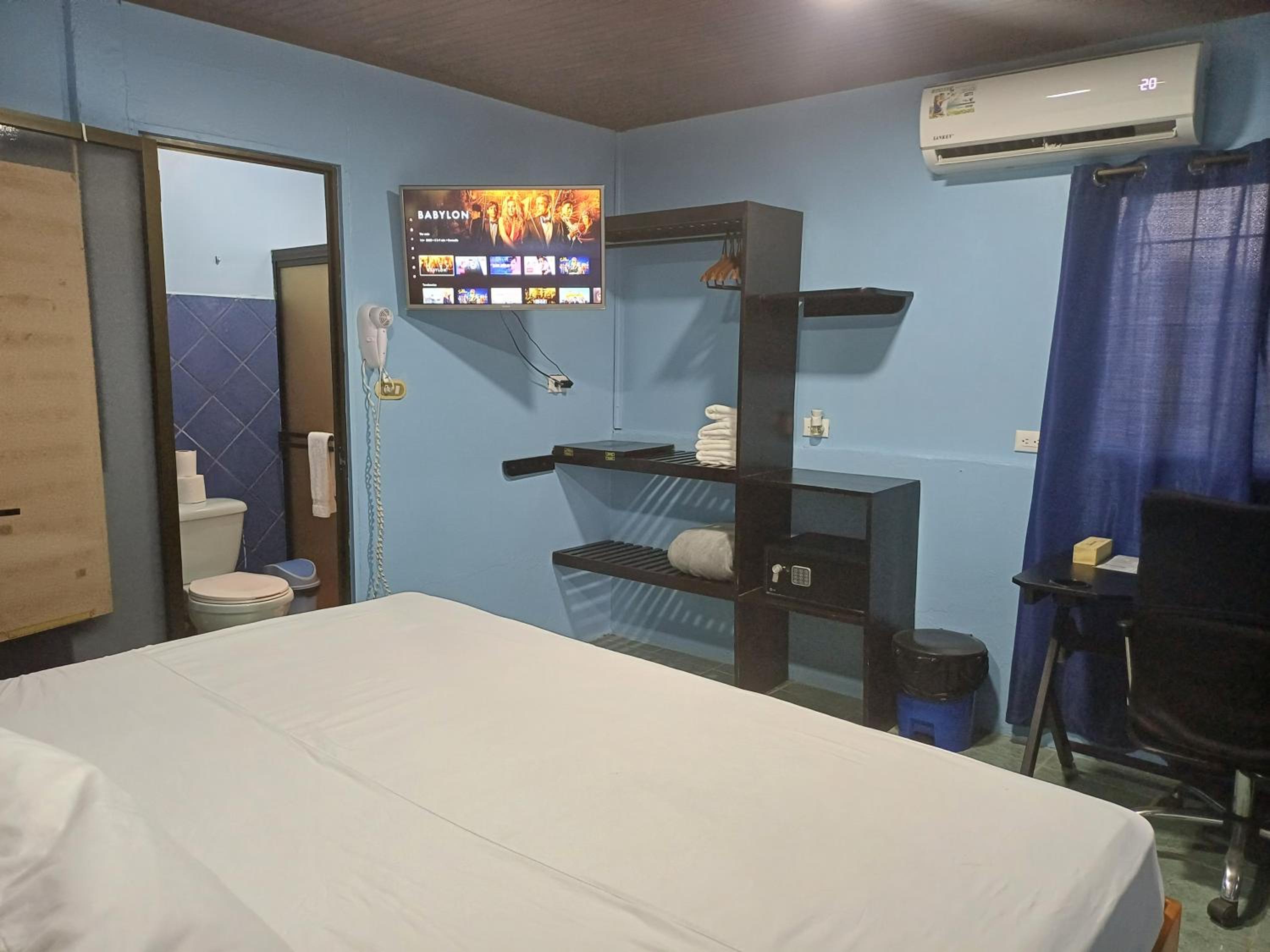 Pura Vida Aparment - Downtown La Fortuna view 3