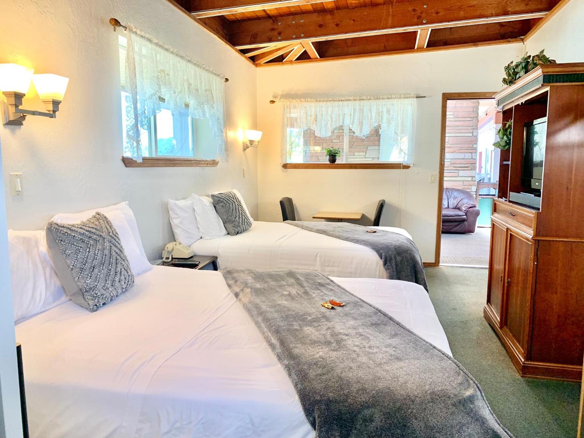 Breakers Boutique Inn