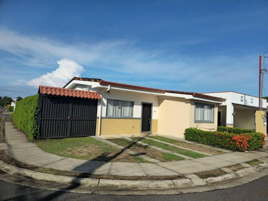 Condo Jaco bejuco frente al mar y casa con piscina