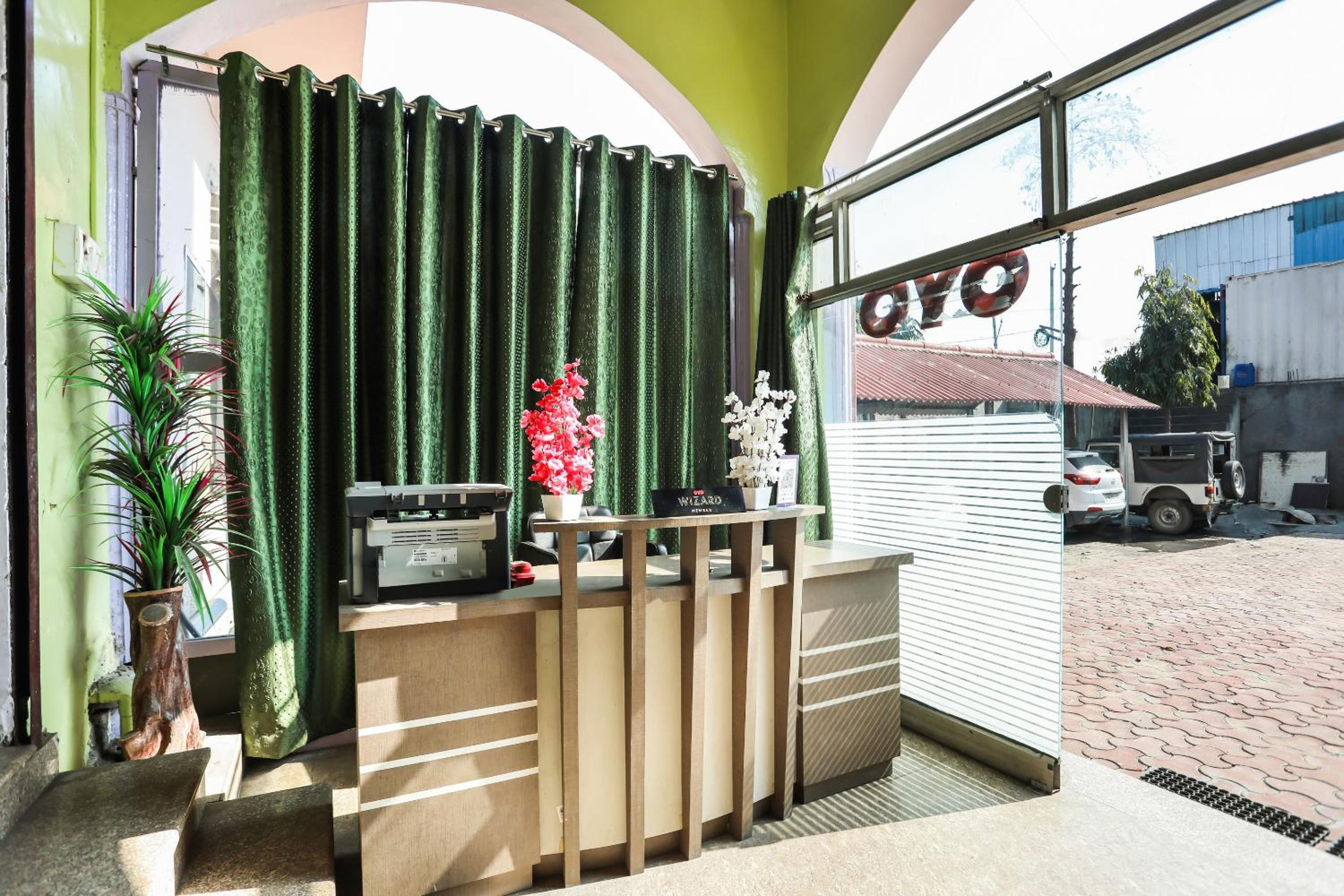 Lobby & Reception