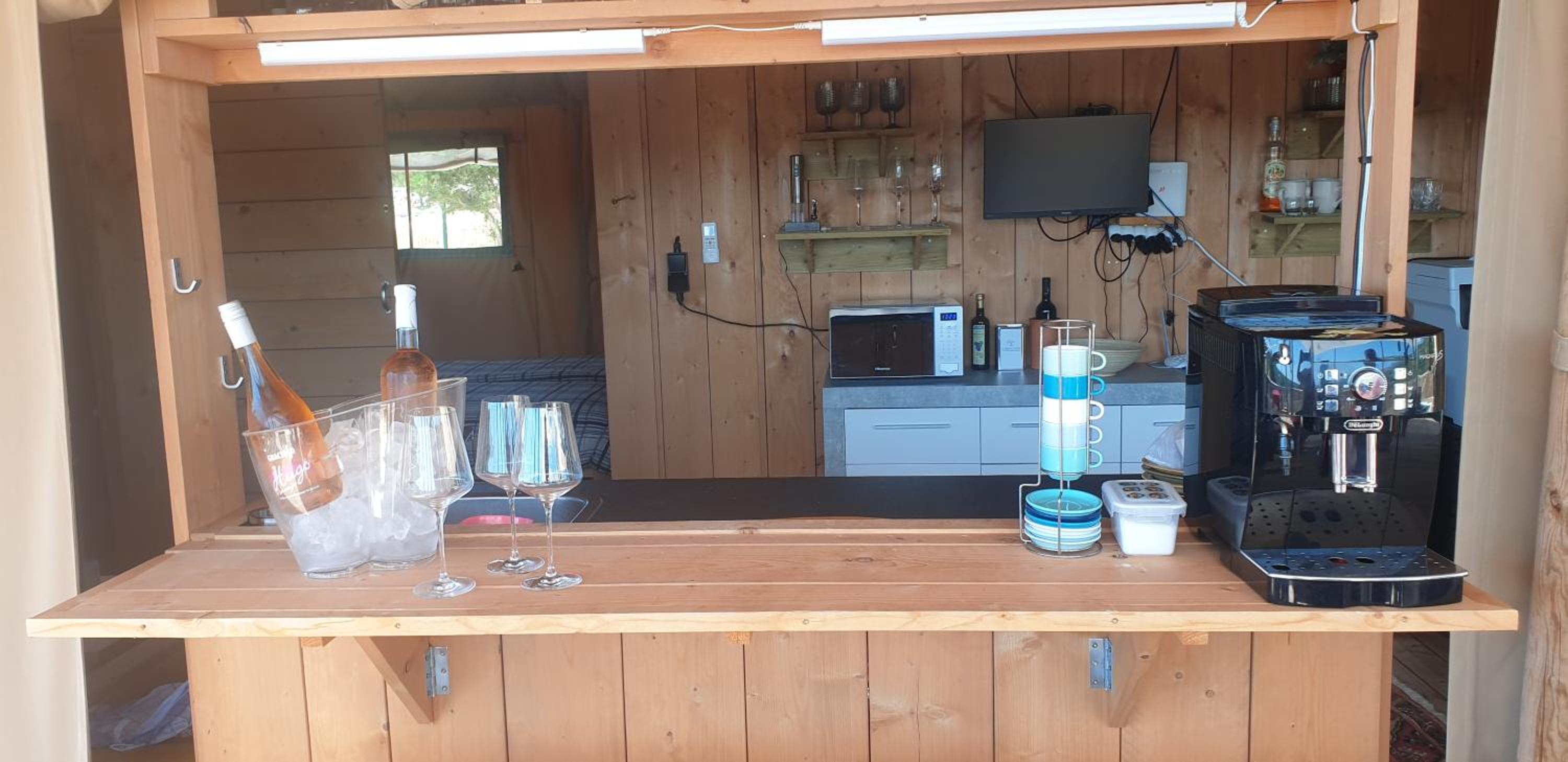 Larah Land 4 Star Glamping Yala Lodge plus kids lodge